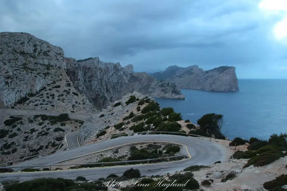 Road trip Mallorca. winding roads