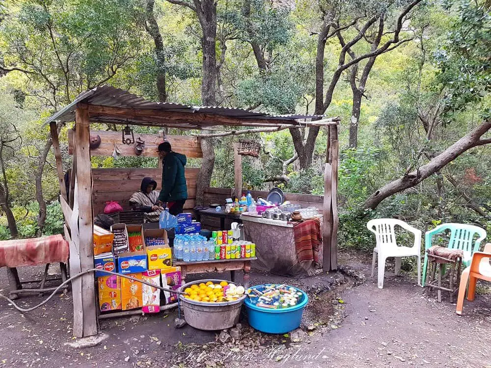 Small shop selling drinks and snacks along the hiking trail