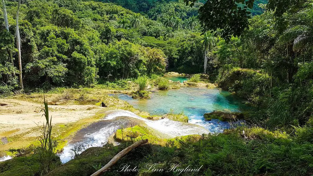 The path towards the bottom pool