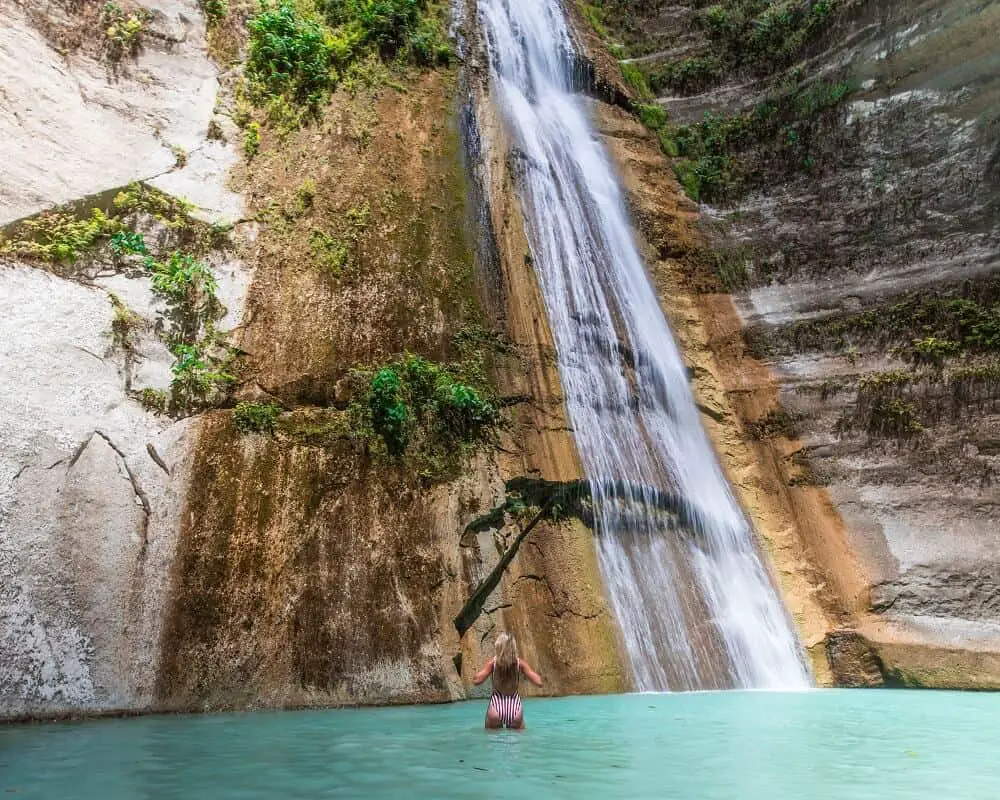 Among the best waterfalls in the Philippines you find Dao Falls