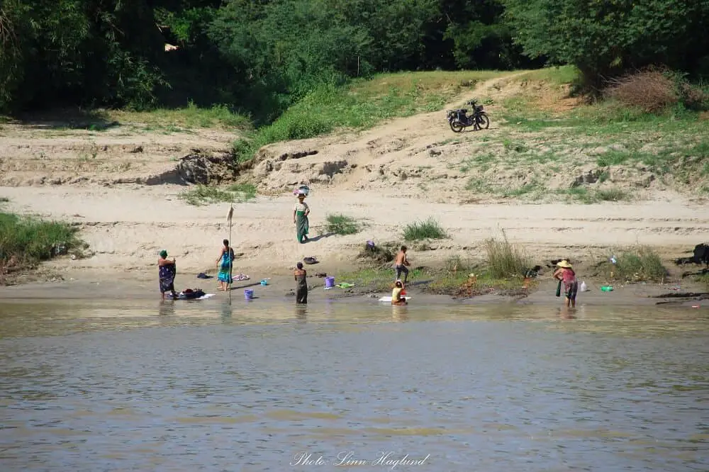 Life along the Irrawaddy River on the way from Bagan to Mandalay