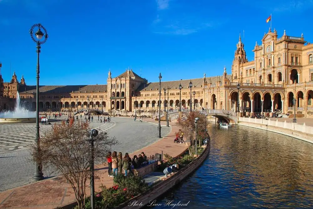 While in Seville in 3 days you have to see Plaza de España
