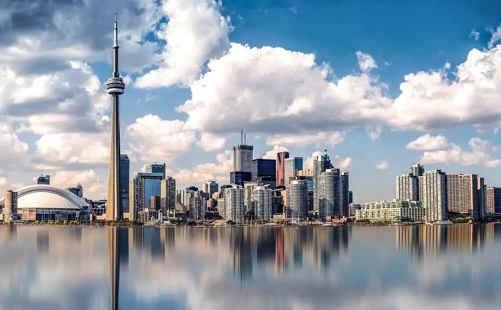 Toronto - Image by Gerald Friedrich from Pixabay