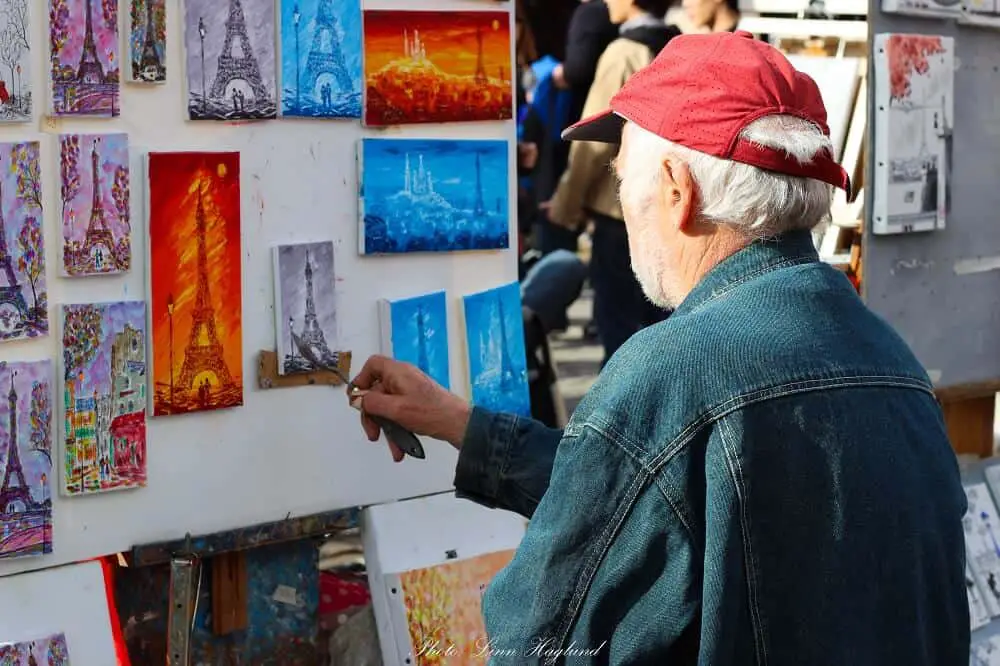 Artist at Place de Tetre, make sure you go there on your 4 days in Paris itinerary