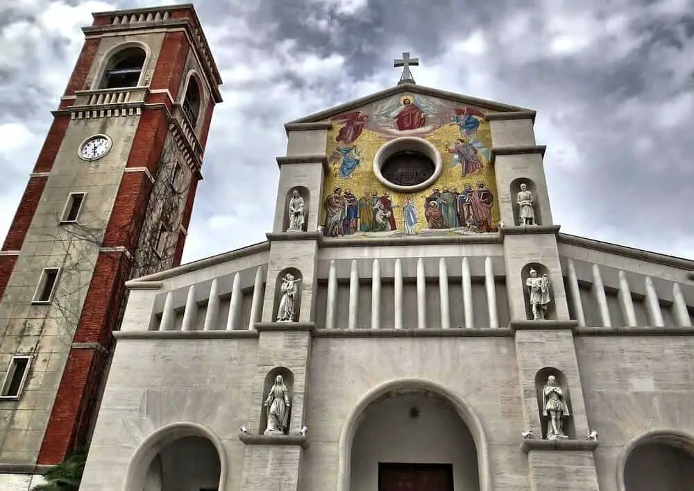 See Basilica of San Frediano when visiting Lucca in a day