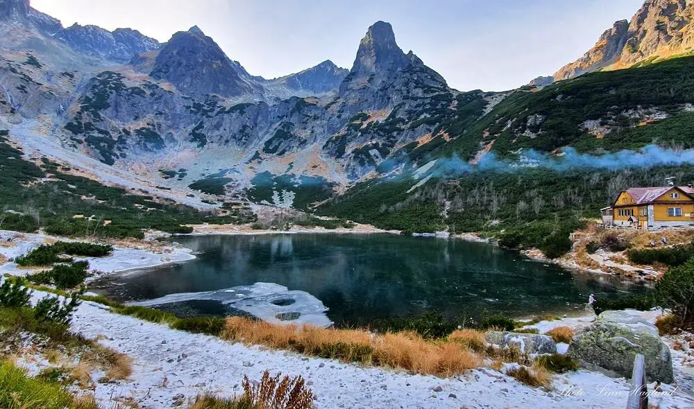 Zelene Pleso covered in ice