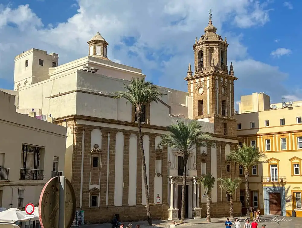 The brauitiful brick and white painted Iglesia Santiago de Apostol facing the cathedral square. This is one of the most underrated places to visit in Cadiz on a day trip.