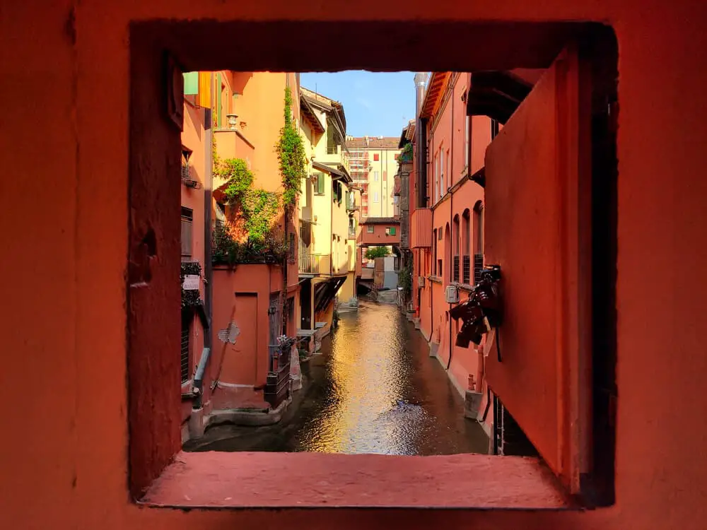 Bologna worth visiting- hidden canals