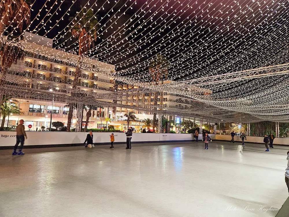 People ice skating in Alicante.