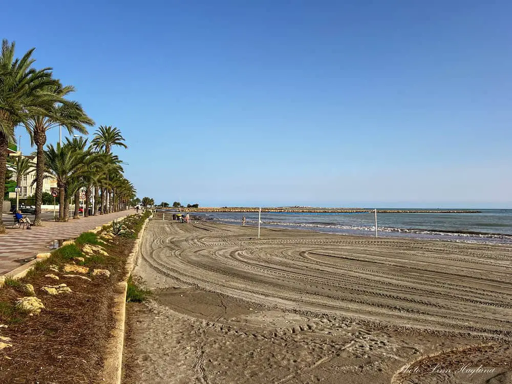 Santa Pola beach promenade.