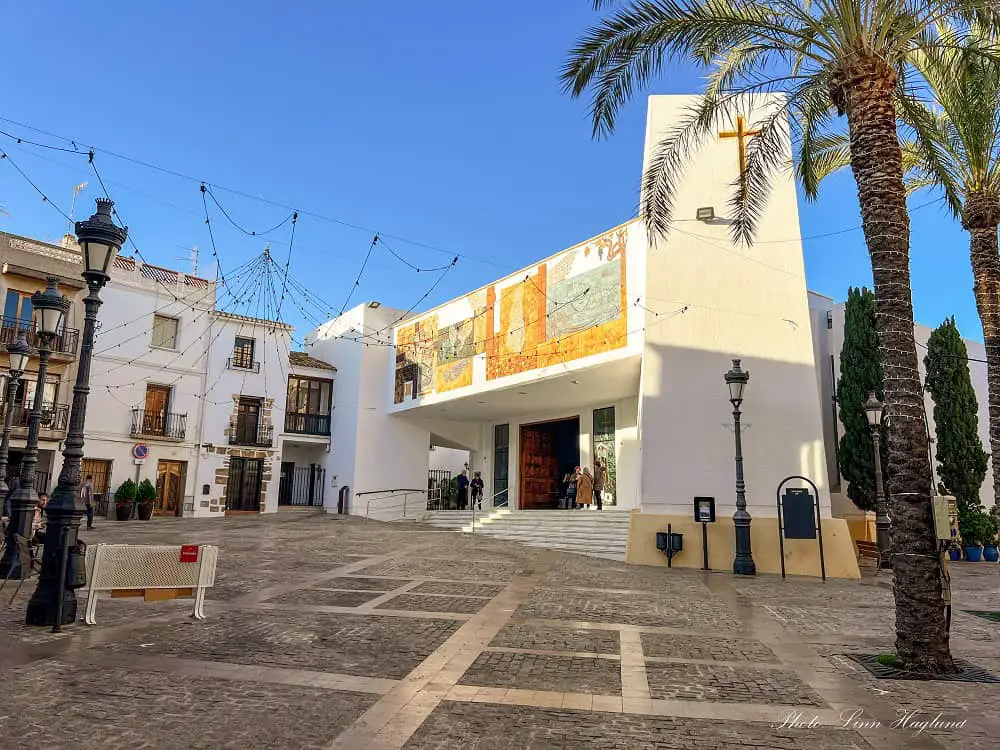 Main church of Calpe, a modern building on an empty square.