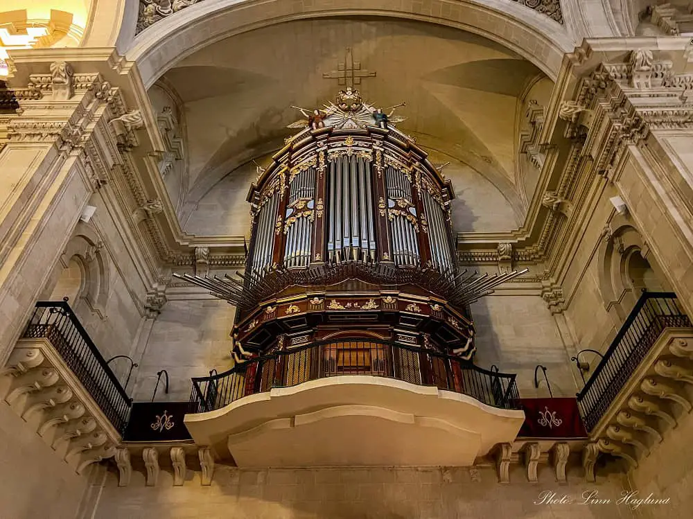 Organ in Basilica de santa Maria Elche.