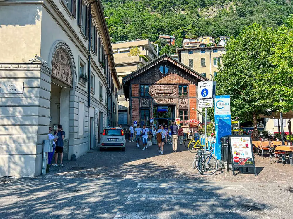 The brown wooden house where you find the Como-Brunate funicular ticket booth in Como. This is where you can take the funicular from Como to Brunate in Lake Como, Italy.